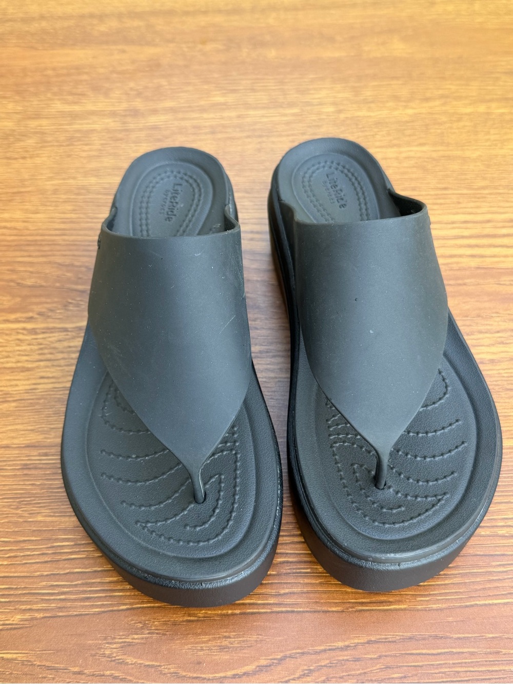 Crocs LiteRide Brooklyn Flip Flops Women 7 Black Platform Comfort Sandals - Picture 8 of 8